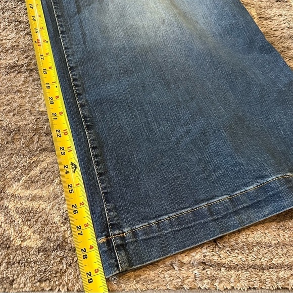 NWT Torrid High Rise Wide Leg Vintage Stretch Jeans 28S - Picture 8 of 11